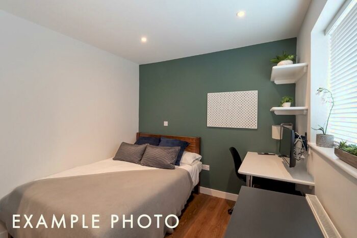 4 Bedroom Semi-Detached House To Rent In Capricorn Way, Salford, Greater Manchester, M6