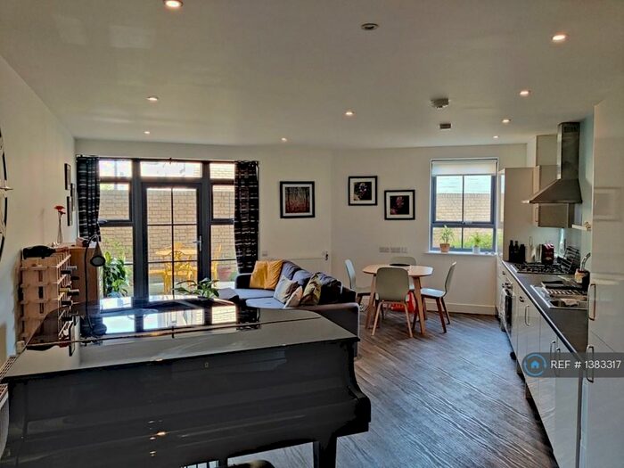 1 Bedroom Flat To Rent In Lawrie House, London, SE26