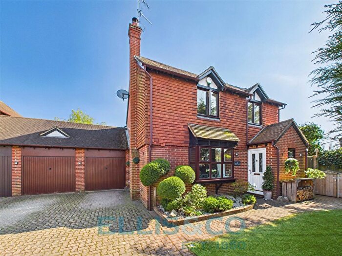 4 Bedroom Link Detached House For Sale In Hailstone Close, Hadlow, Tonbridge, Kent, TN11