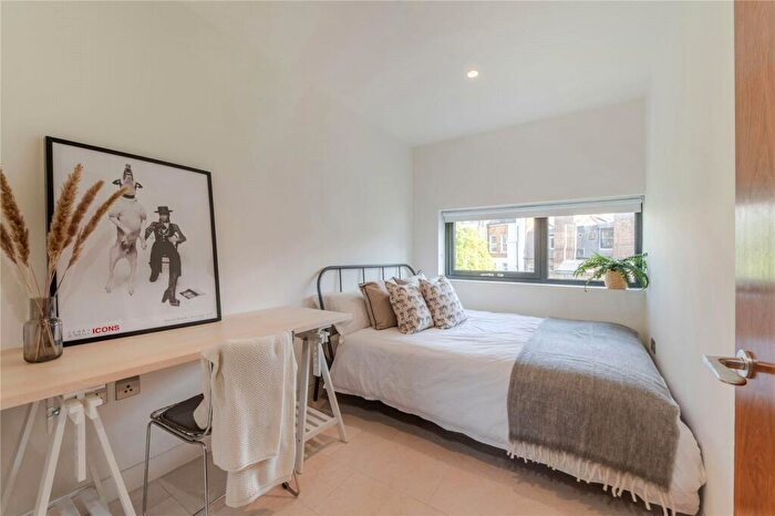 2 Bedroom Apartment To Rent In Oval Road, Camden, NW1
