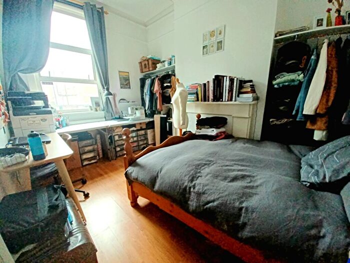 5 Bedroom Flat To Rent In Hornsey Road, Holloway, N7