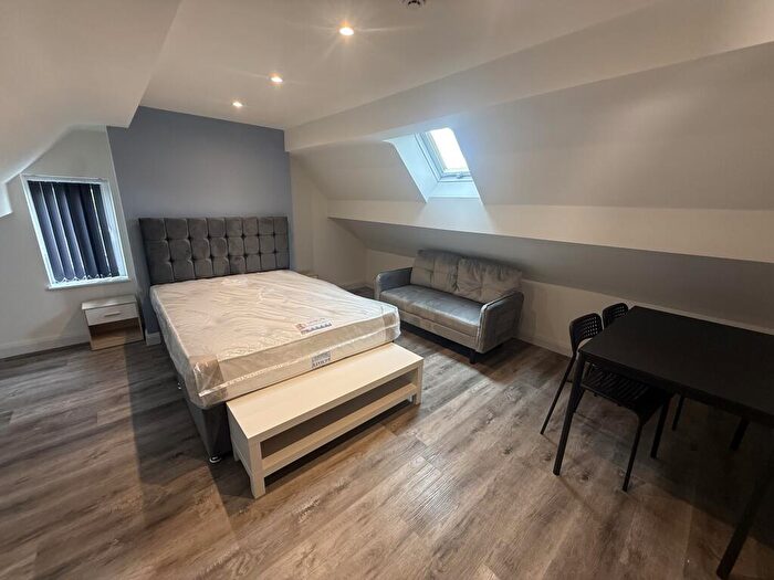 1 Bedroom Apartment To Rent In Birkby Lodge Road, Huddersfield, HD2