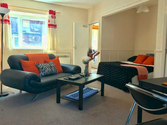 Flat To Rent In Cumberland Court, LS6