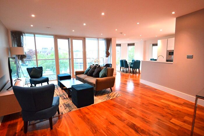 3 Bedroom Flat To Rent In Flower Lane, London, NW7