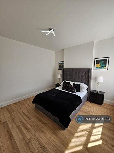 3 Bedroom Flat To Rent In Eagle Road, Wembley, HA0