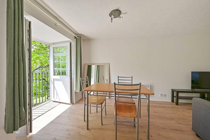 2 Bedroom Flat To Rent In Selhurst Close, Wimbledon Common, London, SW19