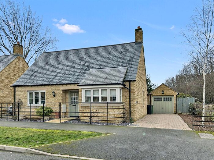 2 Bedroom Bungalow For Sale In Porter Close, Mickleton, GL55
