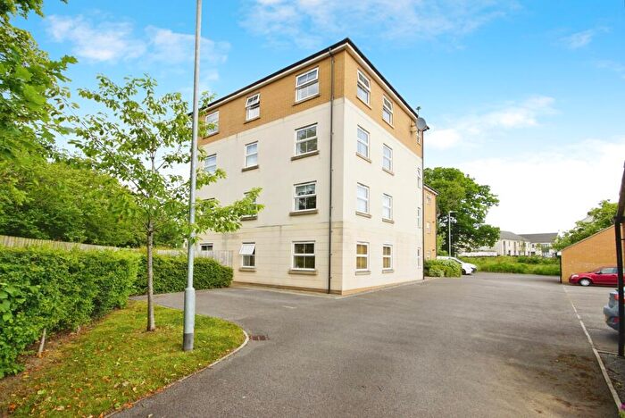 2 Bedroom Flat For Sale In Oak Leaze, Bristol, BS34