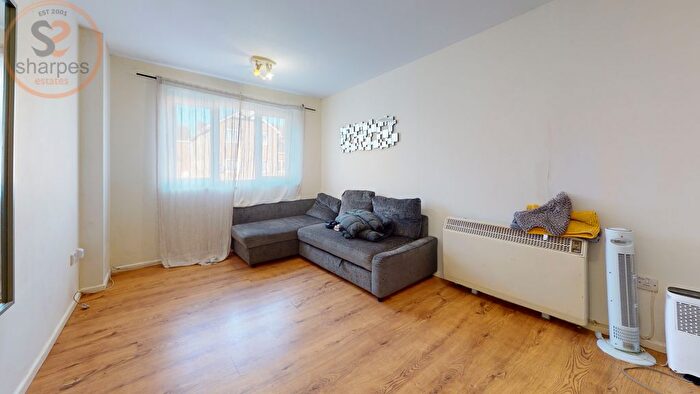 1 Bedroom Flat To Rent In Heathfield Drive, Mitcham, Surrey, CR4