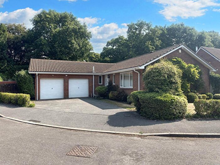 2 Bedroom Detached House For Sale In Cleveland Drive, Dibden Purlieu, SO45