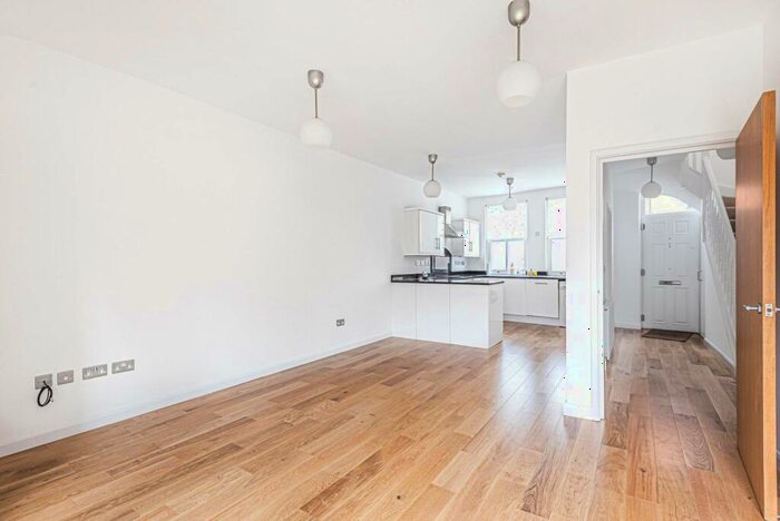 3 Bedroom Terraced House To Rent In Cable Street, Shadwell, London, E1