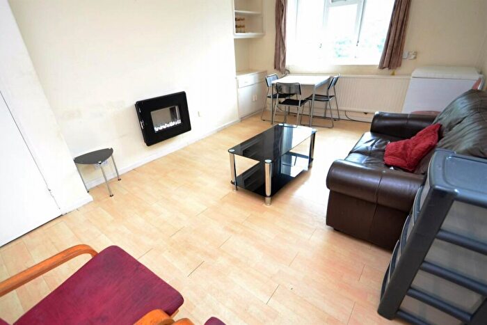 3 Bedroom Apartment To Rent In Grenham Ave, Hulme, Manchester. ., M15
