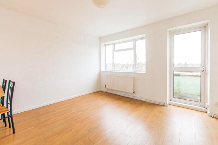 3 Bedroom Flat For Sale In Brackenbury, Osbourne Road, , Stroud Green, London, N4
