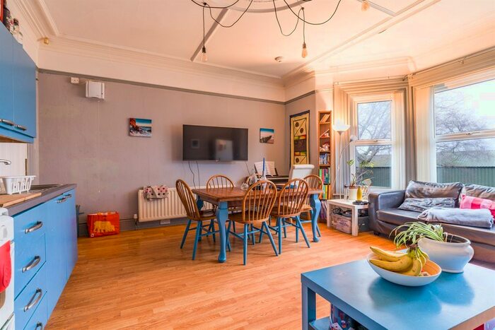 5 Bedroom Maisonette To Rent In Lesbury Road, Heaton, Newcastle Upon Tyne, NE6