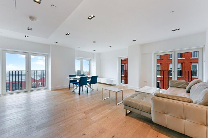 2 Bedroom Flat To Rent In Keybridge Tower, Nine Elms, London, SW8