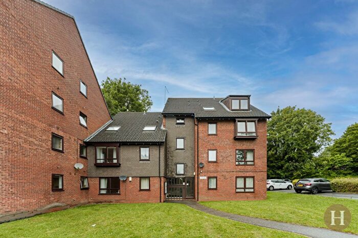 2 Bedroom Flat For Sale In Griffin Gardens, Harborne, B17