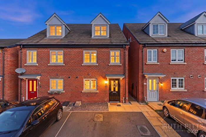 3 Bedroom Semi-detached House For Sale In Lidgett Green, Featherstone, WF7