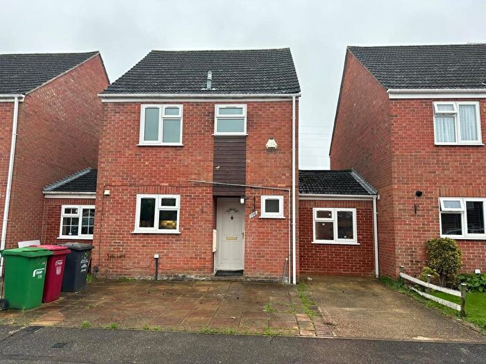 4 Bedroom Link Detached House To Rent In Slough, Berkshire, SL2