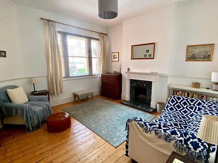 2 Bedroom Flat To Rent In Albert Palace Mansions, SW11