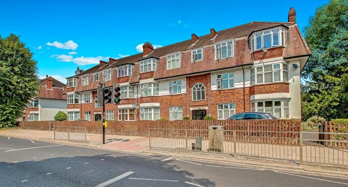 2 Bedroom Flat For Sale In East End Road, London, N2