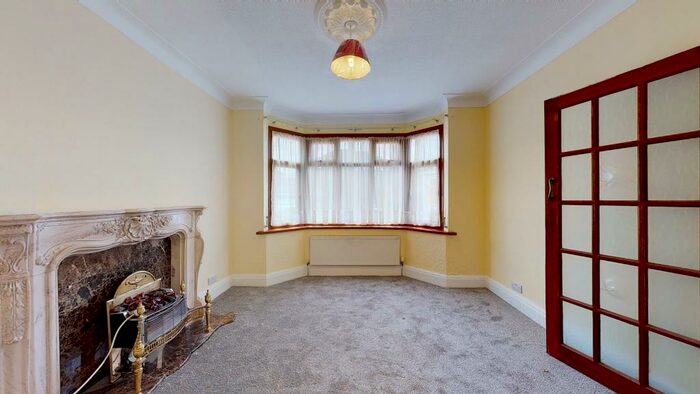 4 Bedroom Ground Flat To Rent In Trevose Road, E17