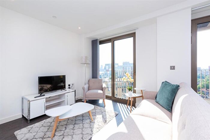 2 Bedroom Flat To Rent In Western Gateway, Custom House, E16