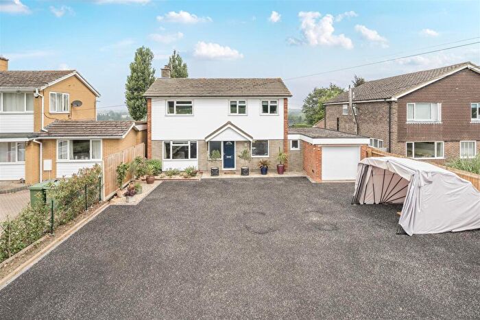 3 Bedroom Detached House For Sale In Lower Street, Leeds, Maidstone, ME17