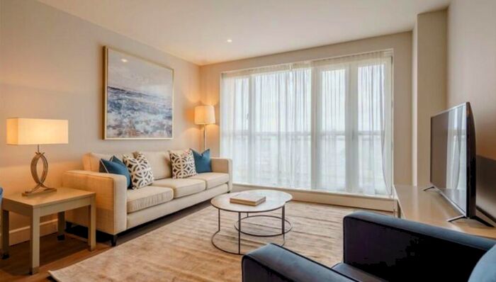 2 Bedroom Flat To Rent In Westferry Circus, London, E14