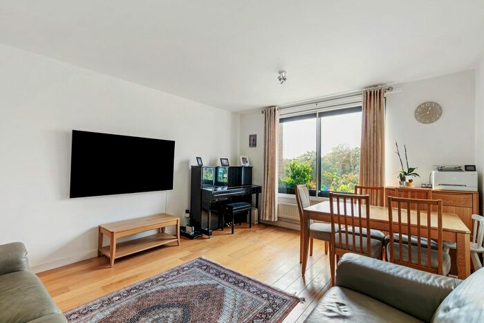 2 Bedroom Flat To Rent In Cameret Court, Lorne Gardens, London, W11