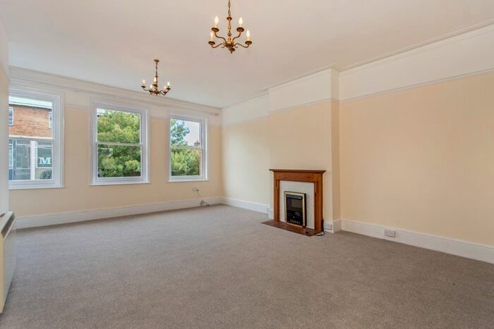 1 Bedroom Flat To Rent In Church Street, Weybridge, KT13