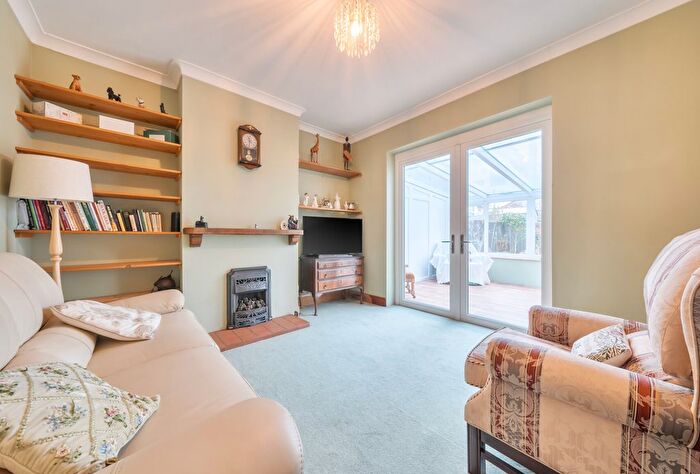 2 Bedroom Bungalow For Sale In Cockmannings Road, Orpington, BR5