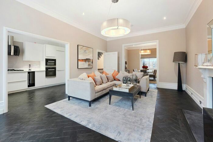 3 Bedroom Flat To Rent In Queens Gate Place, South Kensington, SW7