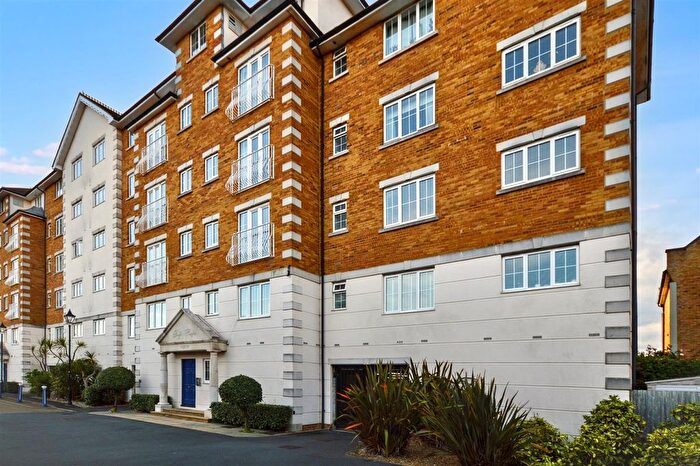 2 Bedroom Flat To Rent In Golden Gate Way, North Harbour, BN23