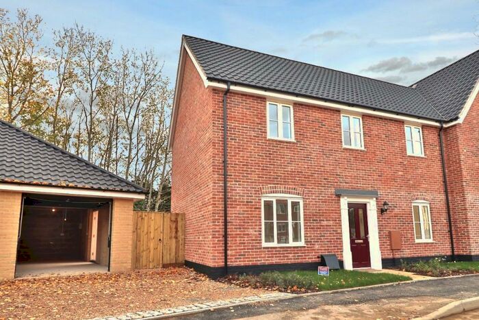 3 Bedroom Semi-Detached House To Rent In Buxton Way, Halesworth, Suffolk, IP19