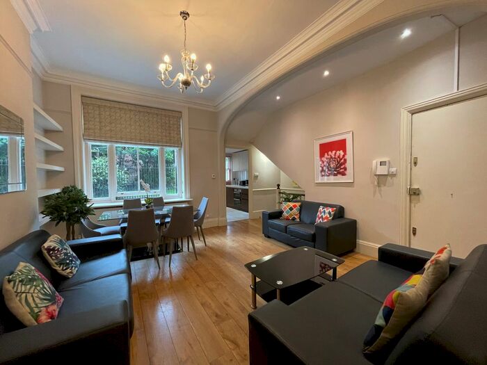 3 Bedroom Flat To Rent In Hornton Street, London, W8