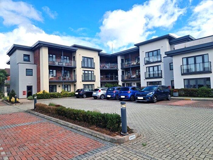 2 Bedroom Flat For Sale In Buckingham Close, Exmouth, EX8