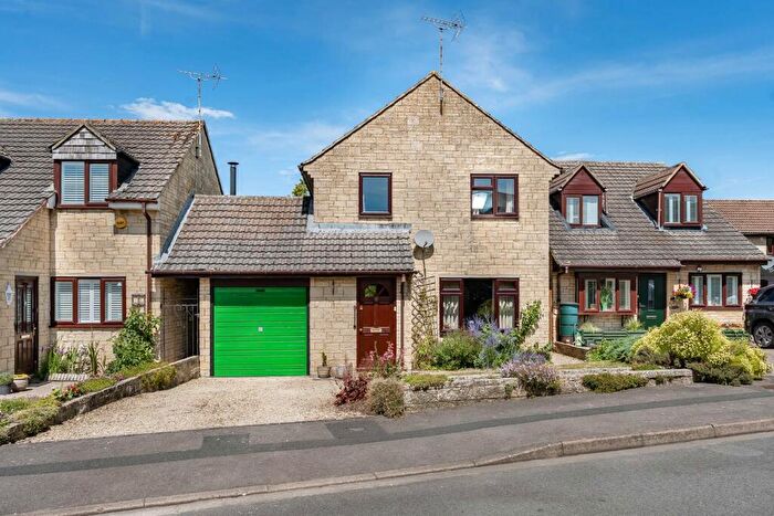 4 Bedroom Link Detached House For Sale In Partridge Way, Cirencester, Gloucestershire, GL7