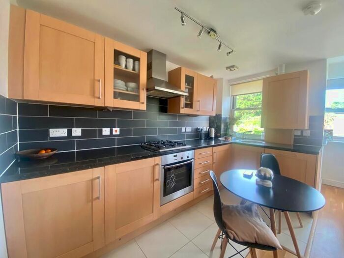 2 Bedroom Flat To Rent In Grove Road, Sonning Common, RG4