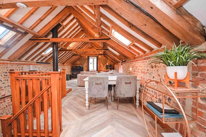 2 Bedroom Barn Conversion To Rent In Roughton, NR11