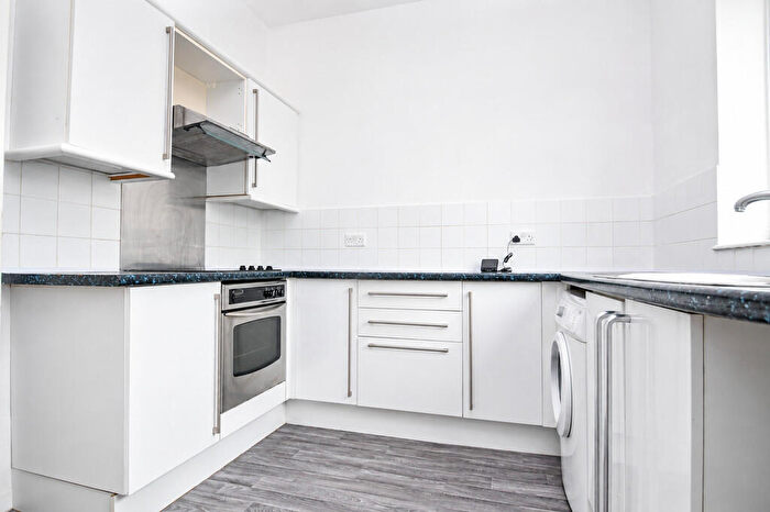 1 Bedroom Flat To Rent In Woodhill, Woolwich, London, SE18