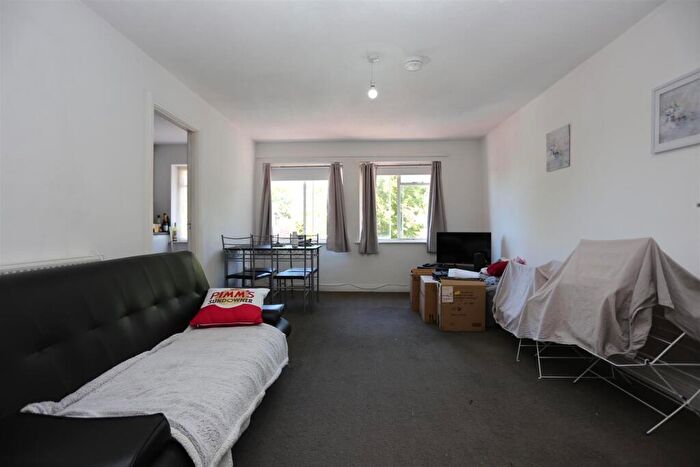 2 Bedroom Flat To Rent In Woodland Parade, Hove, BN3