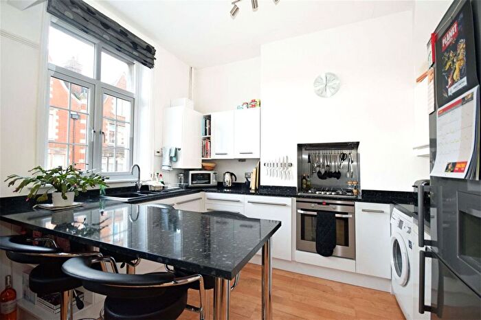 1 Bedroom Flat To Rent In York Street, Middlesex, TW1