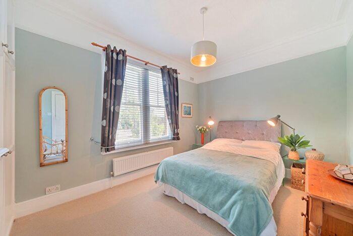 2 Bedroom Flat To Rent In Bridge Road, East Molesey, KT8