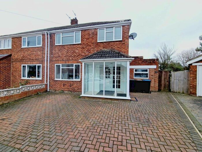 3 Bedroom Semi-Detached House To Rent In Kirkstone Drive, Carrville, DH1