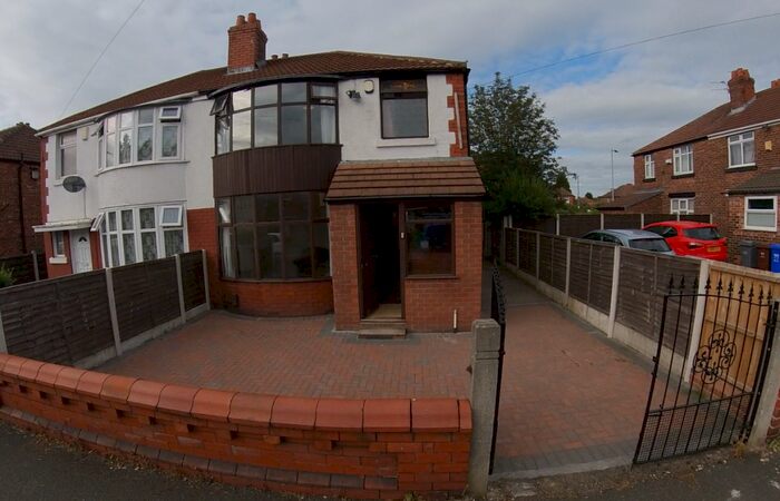 4 Bedroom Property To Rent In Delacourt Road, Manchester, M14