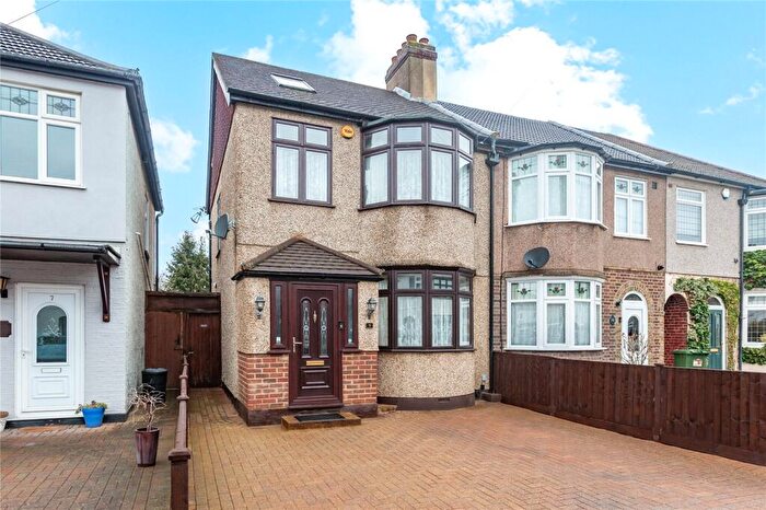 4 Bedroom End Of Terrace House For Sale In Eddy Close, Romford, RM7