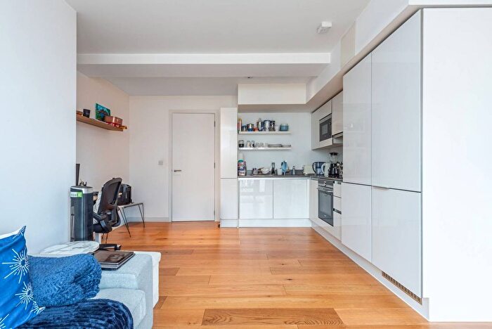 1 Bedroom Flat For Sale In Totteridge Lane, Whetstone, London, N20
