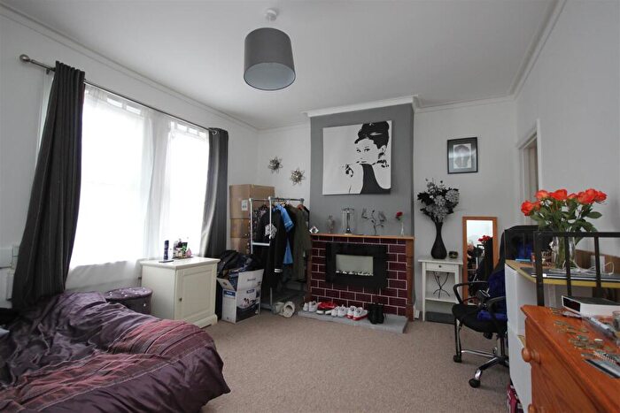 1 Bedroom Flat To Rent In Moorland Road, BA2