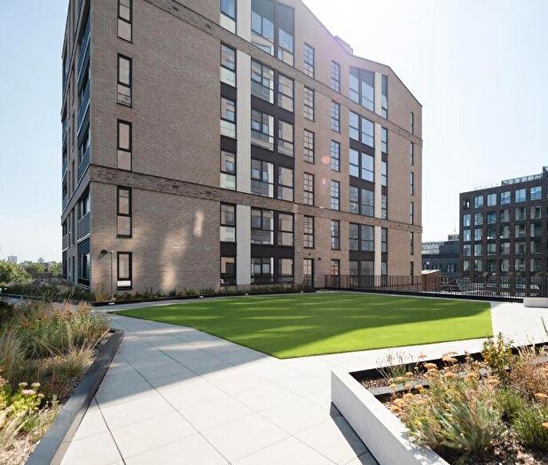 Apartment To Rent In Graphite Square, London, SE11