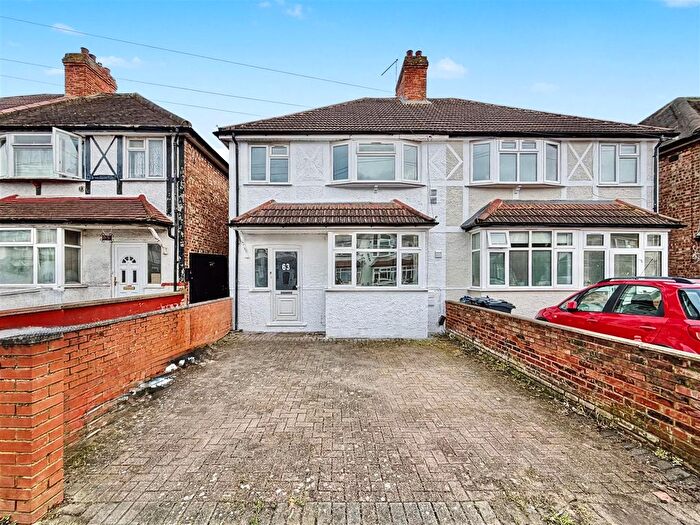 3 Bedroom Semi Detached House For Sale In Taunton Avenue, Hounslow, TW3